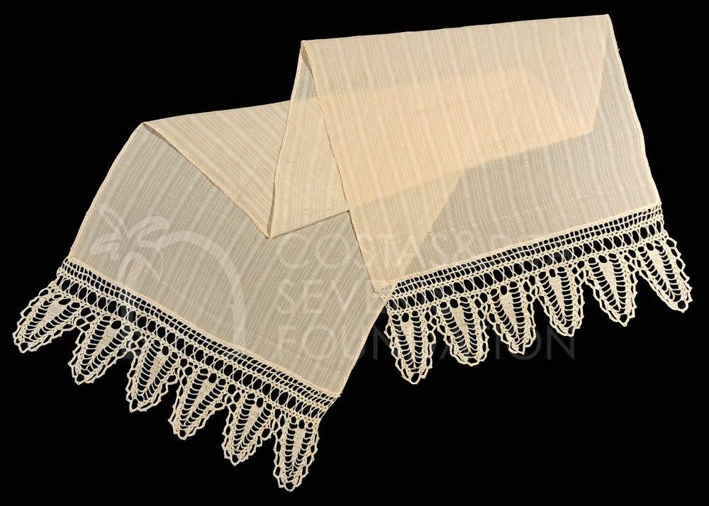 Table runner-cst_01372