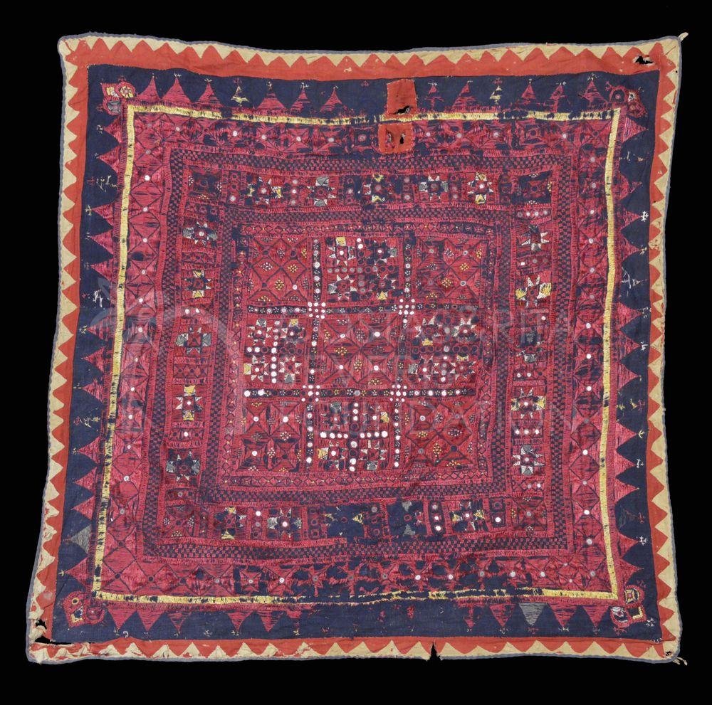 Embroidered fabric-cst_01382