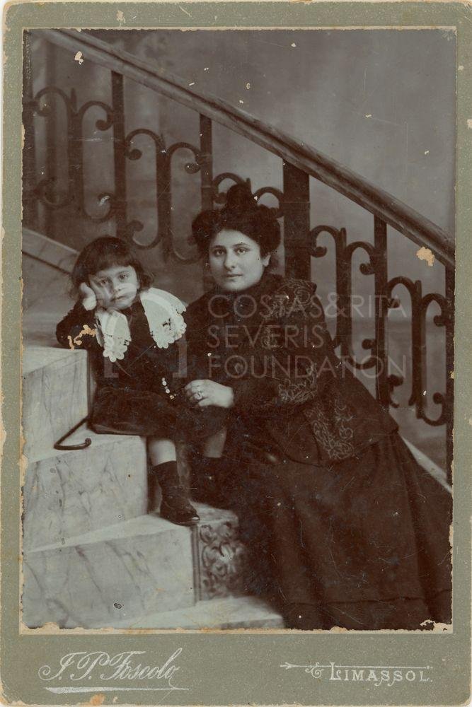 Studio portrait -pht_CP_0016