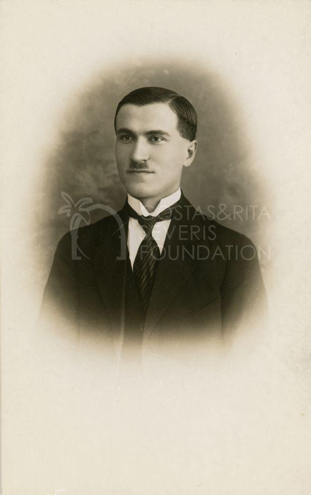 Portrait of a man-pht_CP_0031