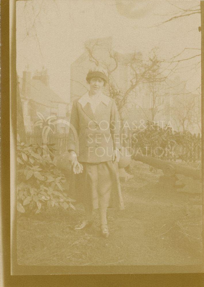 Woman in a garden-pht_CP_0044