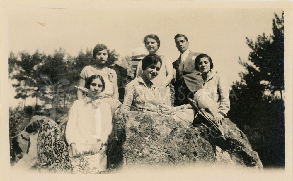 Group on a rock-pht_CP_0073