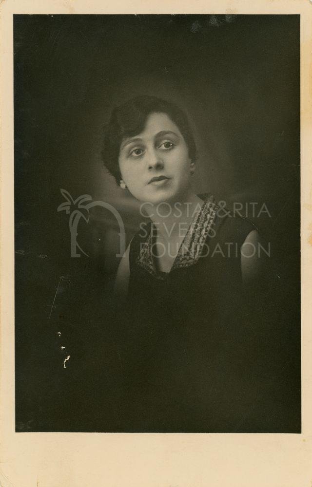 Portrait of a woman-pht_CP_0110