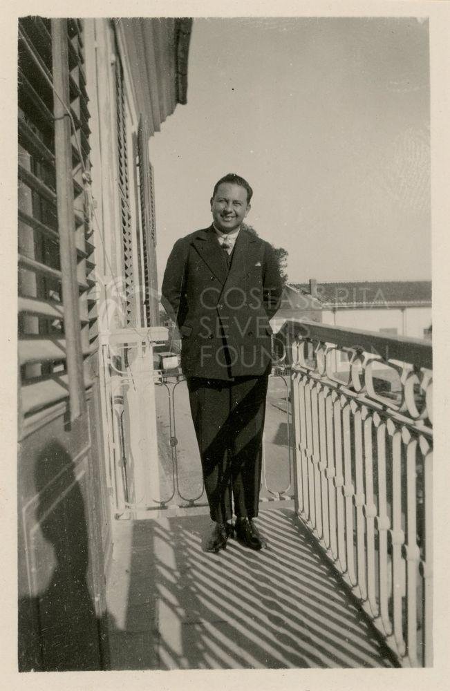 Skyrianides on a balcony-pht_CP_0114
