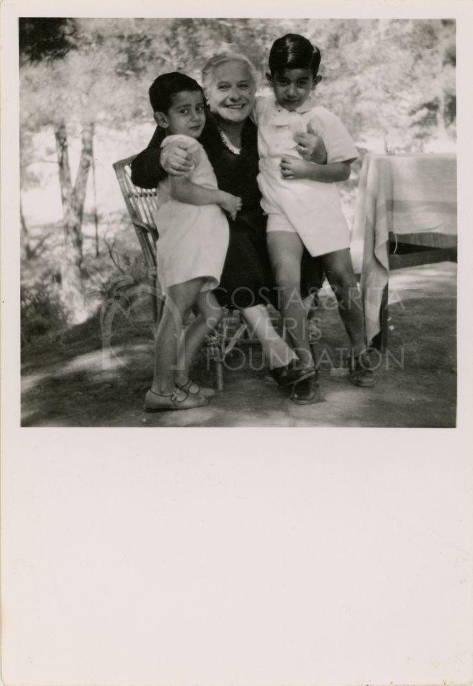 Amalia with her grandsons-pht_CP_0243