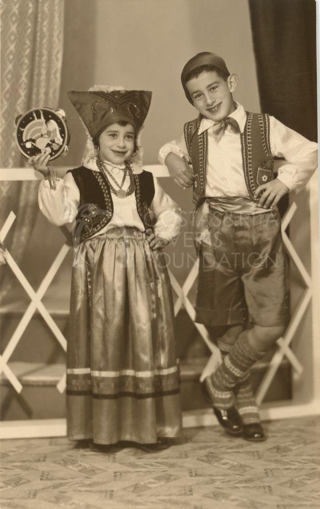 Skyrianides kids in costume-pht_CP_0247
