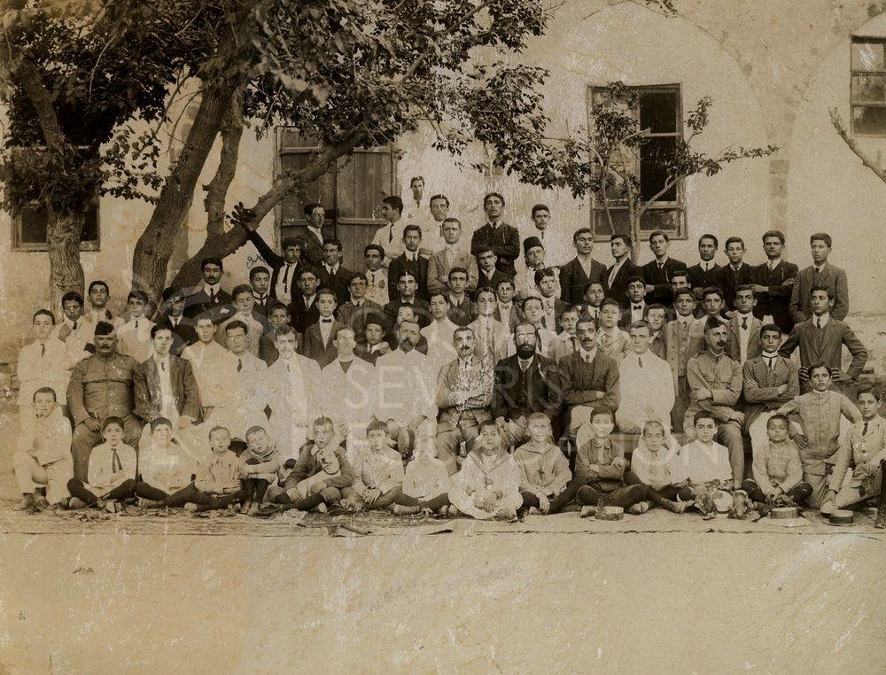 Staff and pupils at the Victoria Street premises-pht_ES_0012