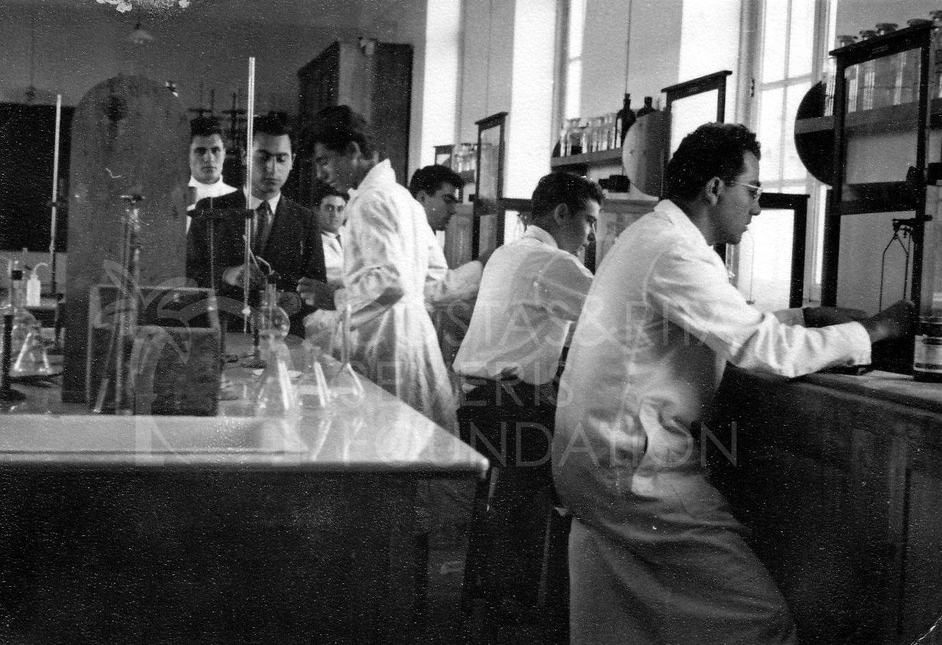Science Lab-pht_ES_0145