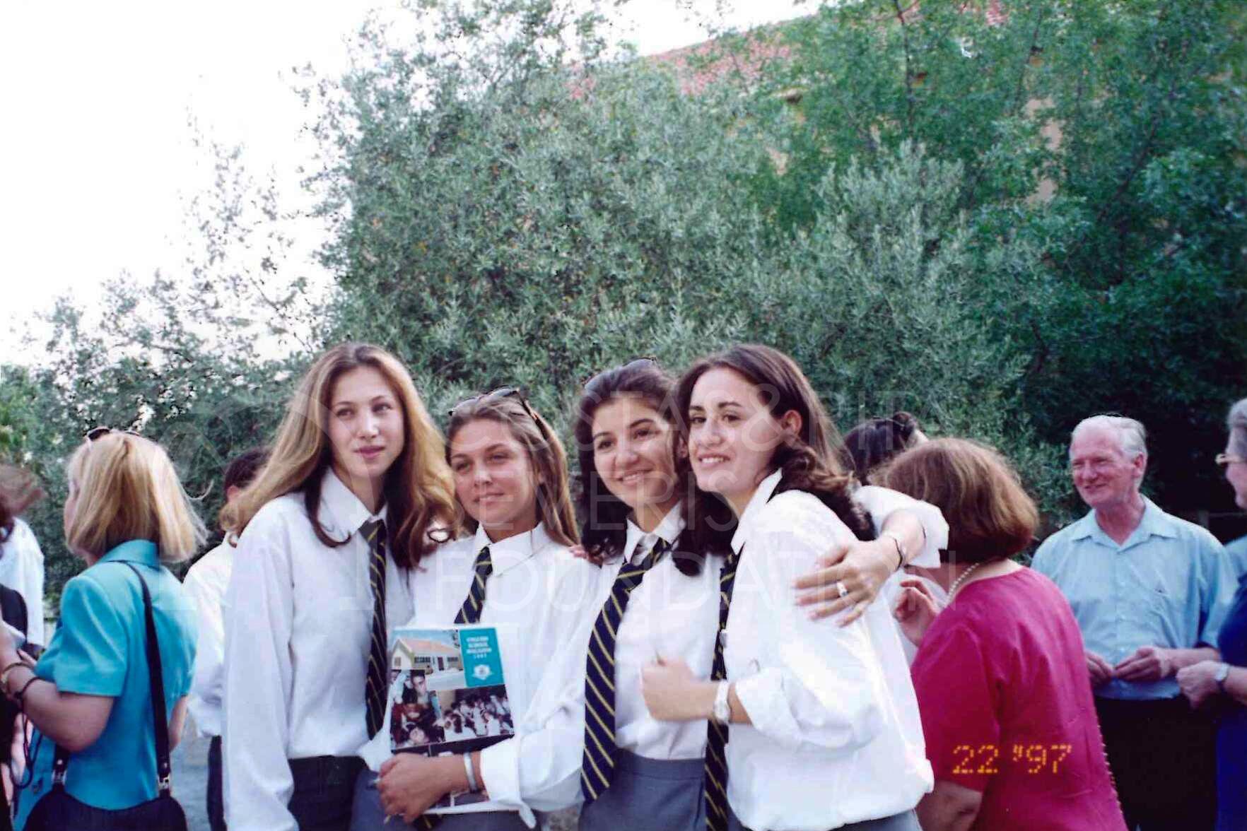 Schoolmates-pht_ES_0167