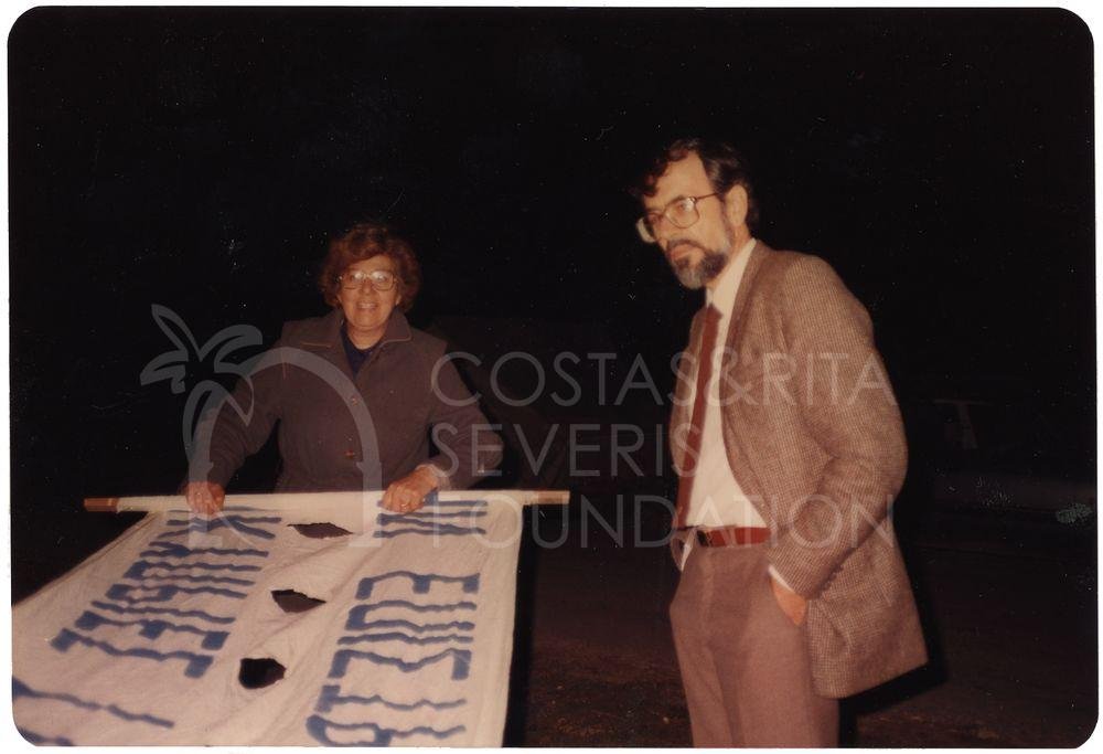 Rolling a banner-pht_ETC_00003