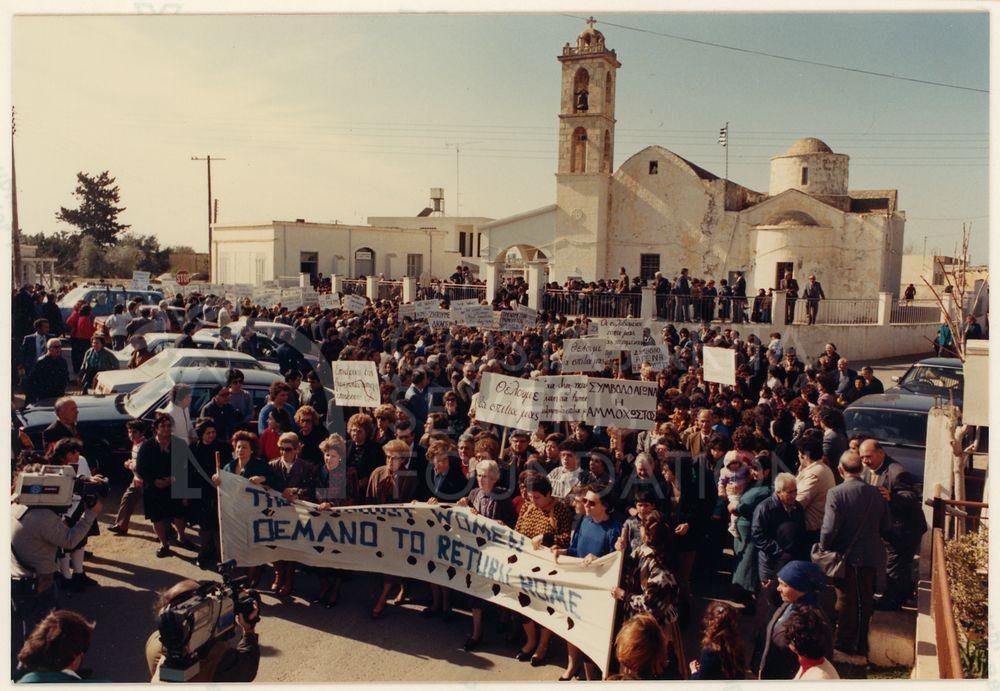 The beginning of the march-pht_ETC_00012