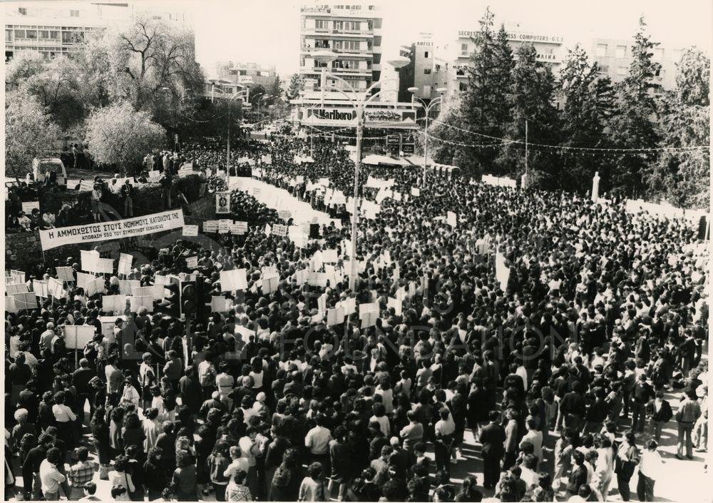 Crowd at Eleftheria Square-pht_ETC_00539