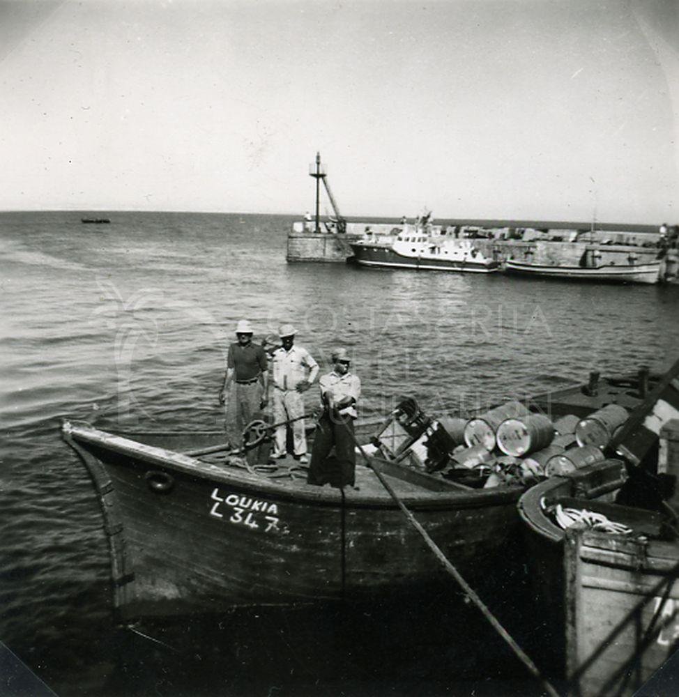 Lighter in Larnaca bay-pht_GH_0004