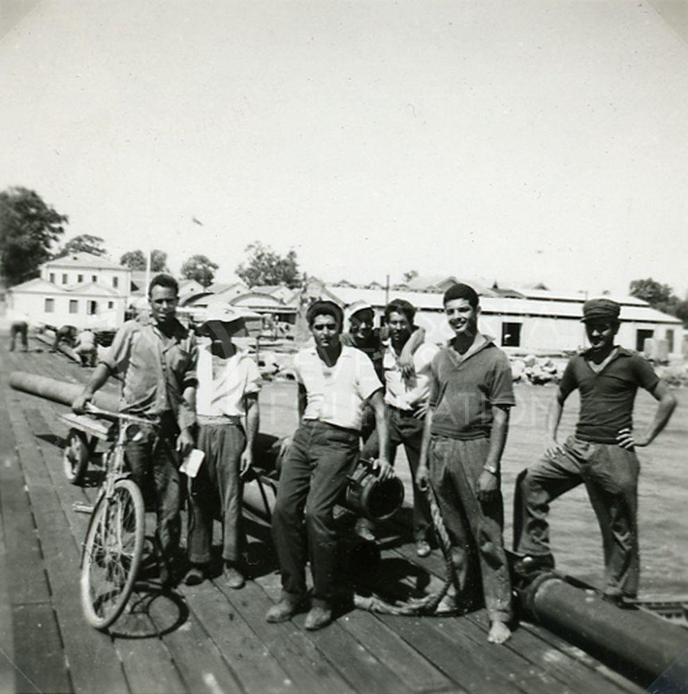 Locals on the pier-pht_GH_0023