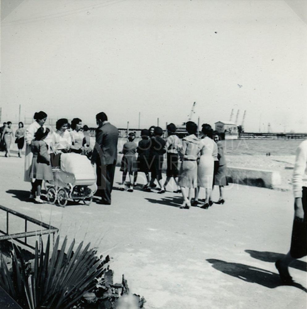 Walking along the sea front-pht_GH_0027