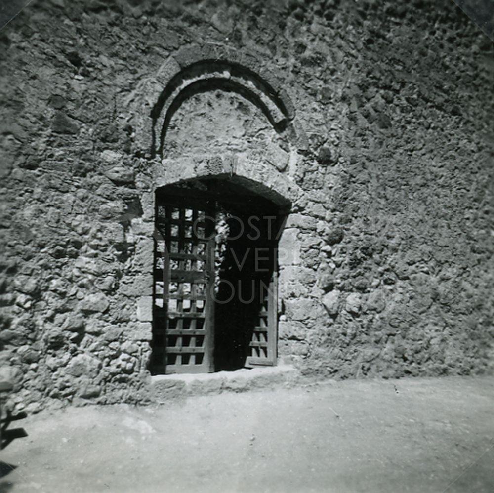 Gateway to the castle-pht_GH_0057