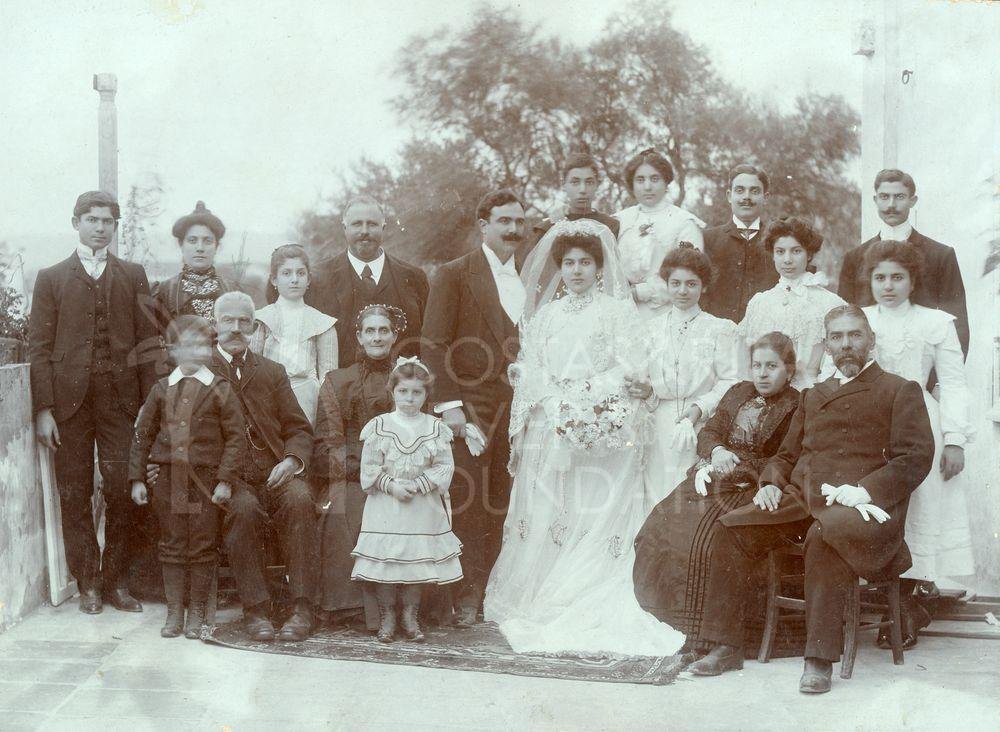 Group photograph of a wedding- pht_GM_020