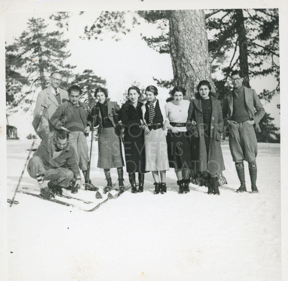 Group photograph on skis-pht_GM_098