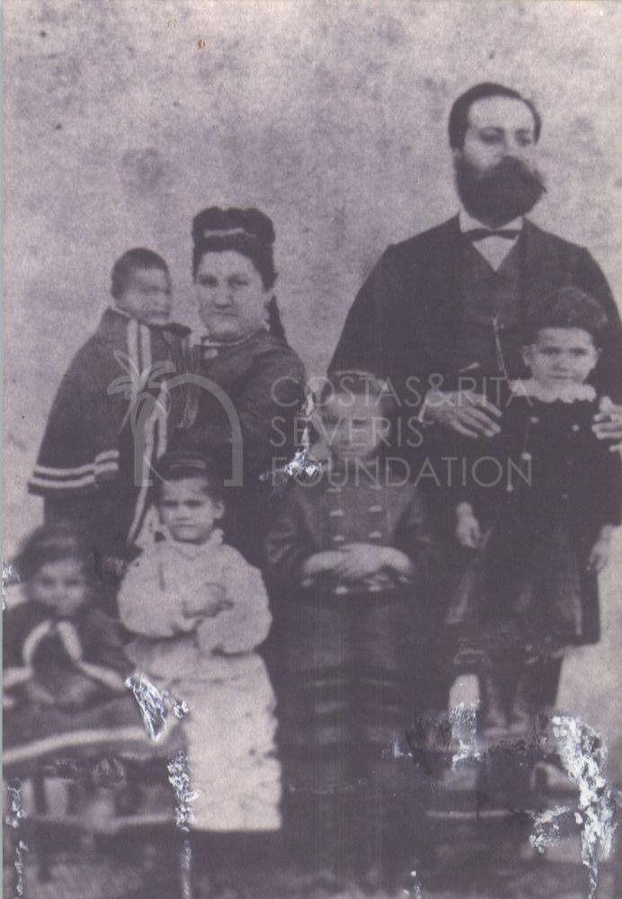 Demetrios Demetriou with his wife Elengo Demetriou and their children-pht_LS_0001