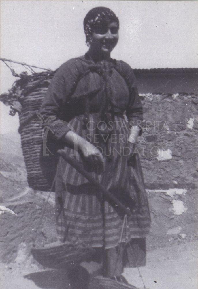 Loulou in traditional costume-pht_LS_0029