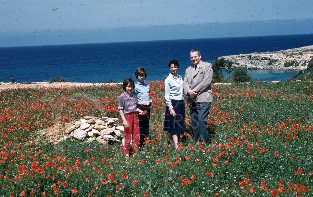 Edith and the boys in a poppy field-pht_TEB_0036