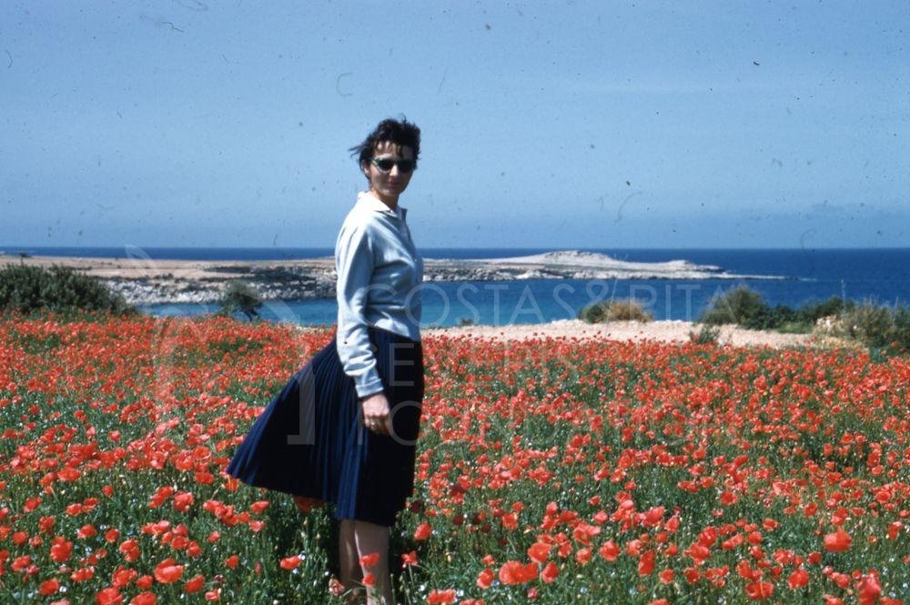 Edith in a poppy field-pht_TEB_0037