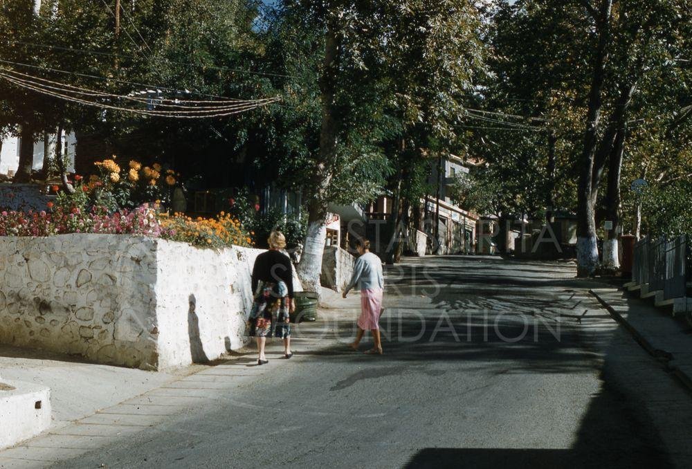 Lola and Edith in Platres-pht_TEB_0057