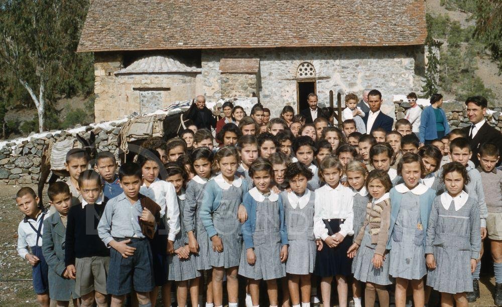 Elementary school students at Panagia of Asinou church-pht_TEB_0225