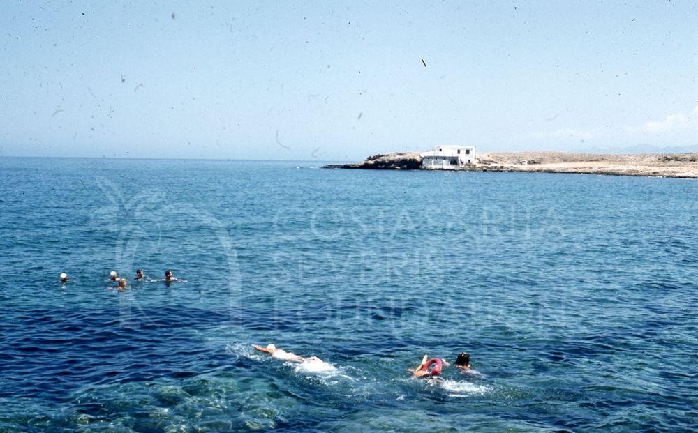 Sea view with people swimming-pht_TEB_0274