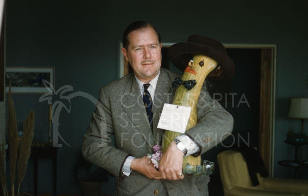 Martin Clemens with his gourd-pht_TEB_0287